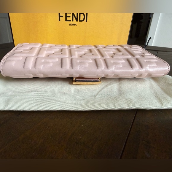 Like New Fendi Baguette Wallet Blush Pink - Picture 5 of 9